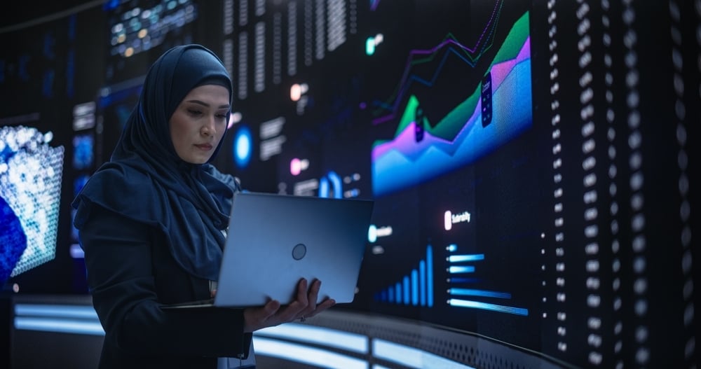 إدارة البيانات وتجربة العميل: من الحوكمة إلى التميز عبر منصات التحليلات